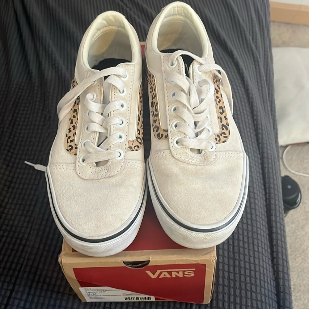 Women’s Vans cream/leopard size 7.5 in good condition